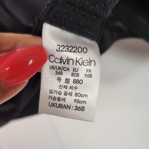 Calvin Klein Black Underwire Plunge T-Shirt Bra 3232200 Size 36B Lingerie - Picture 6 of 7